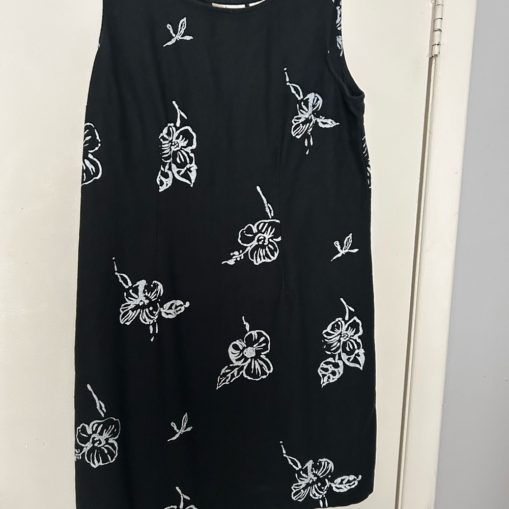 Black and White Sleeveless Sheath Mini Dress